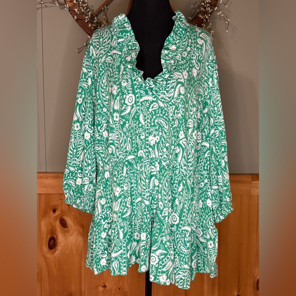Crown & Ivy Green and White Blouse